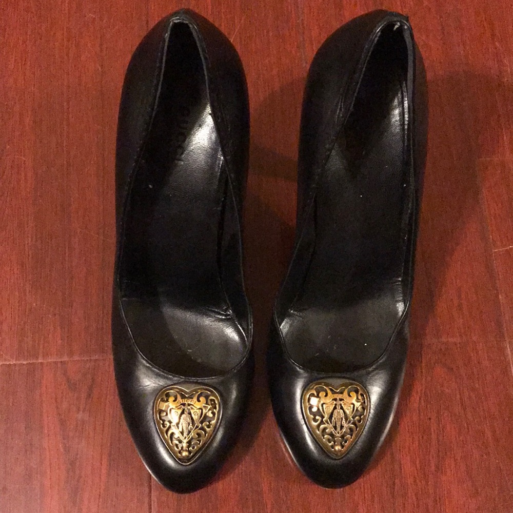 Gucci black pumps w Gold Heart Hardware